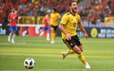 大象体育-什琴斯尼扑救后与后卫激烈交流